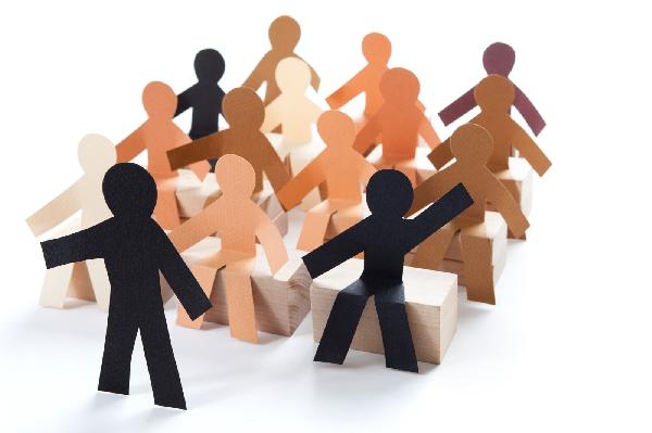 10 خطوات لتكتسب “كاريزما” خارقة