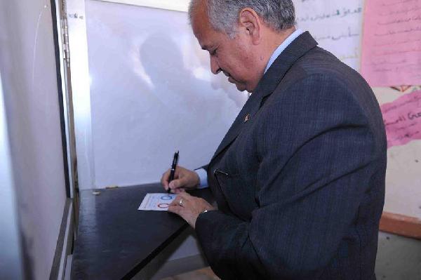 صحفي يحرر محضرا بخصوص التلاعب في قاعدة بيانات الانتخابات