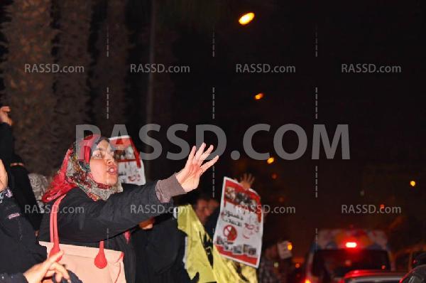 سلسلة بشرية بالهرم تطالب بمقاطعة الاستفتاء