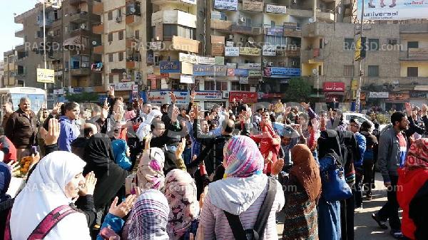 وقفة صباحية مفاجئة بميدان حلمية الزيتون رفضًا للإستفتاء