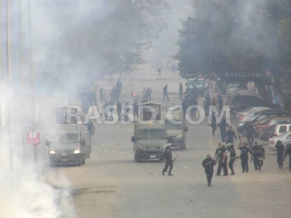 صور..قوات الانقلاب تهاجم تظاهرة بميدان روكسي