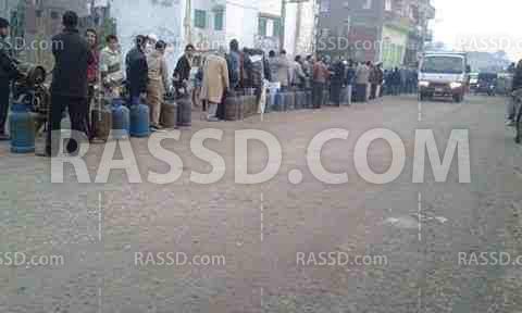 طوابير أمام “البوتاجاز”بالعصافرة والأهالي:الأنبوبة بـ60 جنيهًا