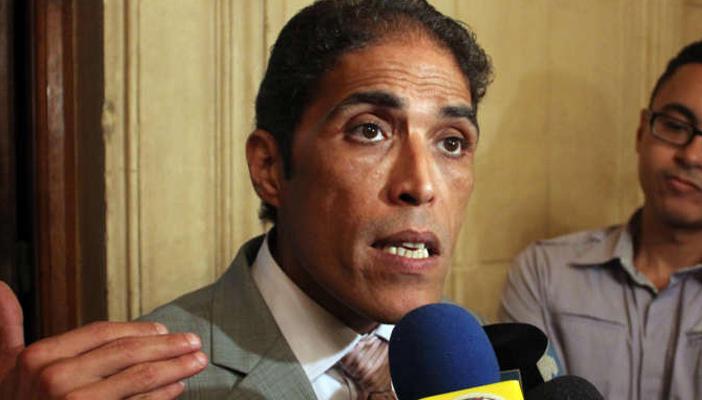 بالفيديو.. خالد داوود: مواقف كوميدية في الجلسة الأولى من البرلمان