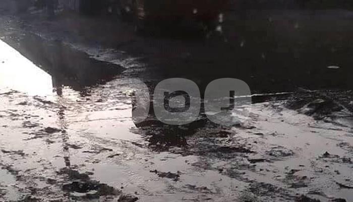 بالصور..  قرية النواب بالشرقية تغرق في مياه الصرف الصحي