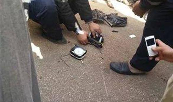 خبراء المفرقعات يفككون قنبلة صوت بالسكة الحديد في أشمون