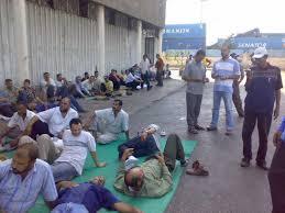 عمال مصنع برسيل ببورسعيد يعتصمون احتجاجا على نية تسريحهم