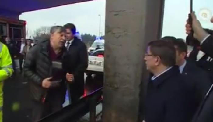 بالفيديو.. داوود أوغلو يأمر بإيقاف موكبه للاطمئنان على مصابي حادث سير