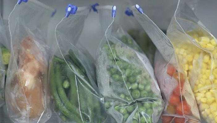 دراسة ألمانية حديثة: حفظ الأطعمة في البلاستيك يصيب بالسمنة