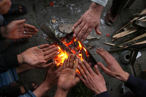 أهالي الفيوم لوزير “الظلام”: إحنا لاقيين ناكل علشان نجيب دفايات؟