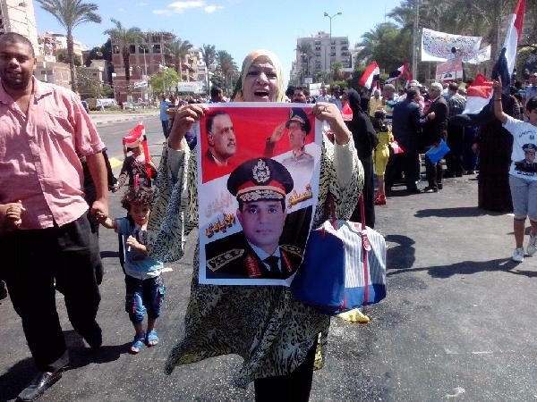 الإعلام يقرر نيابة عن الشعب ويختار السيسي رئيسا