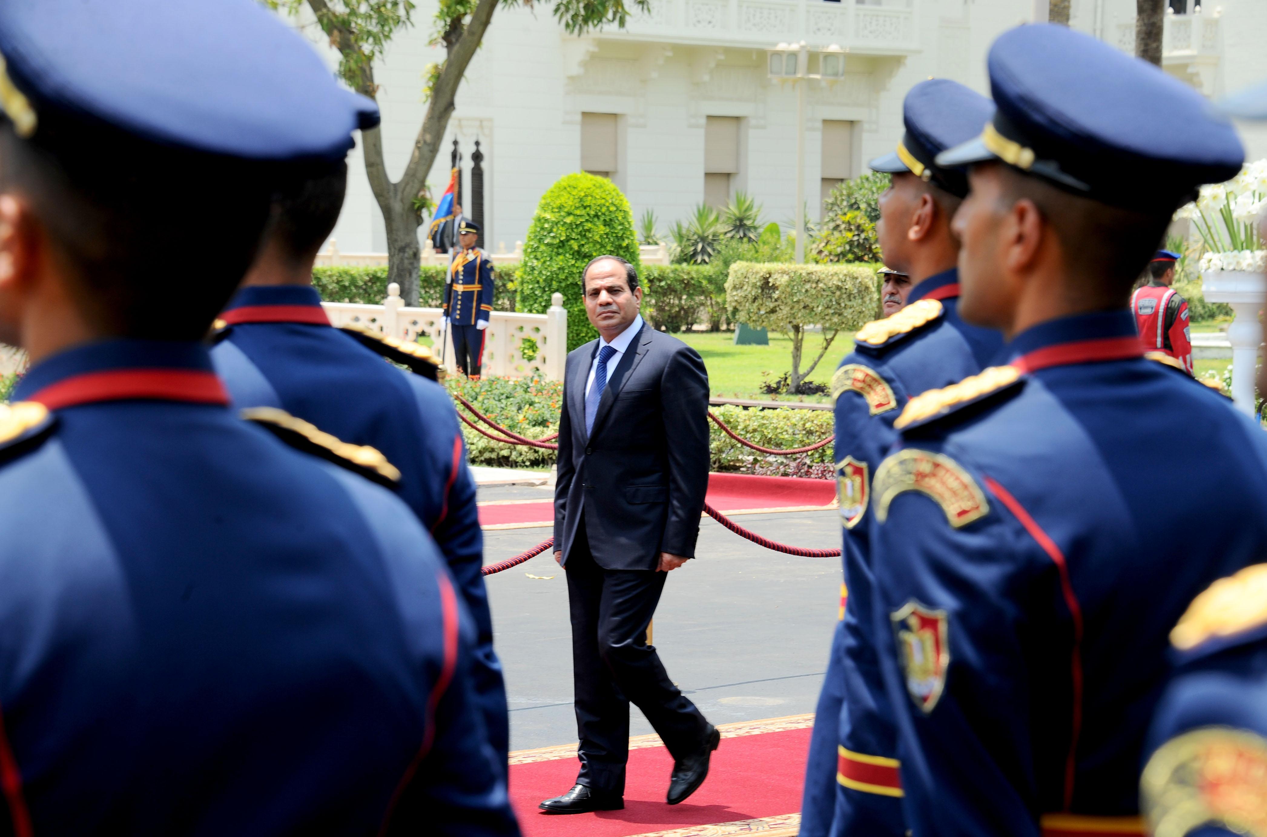 هل يحول السيسي حكومة شريف إسماعيل إلى “كبش فدا”؟