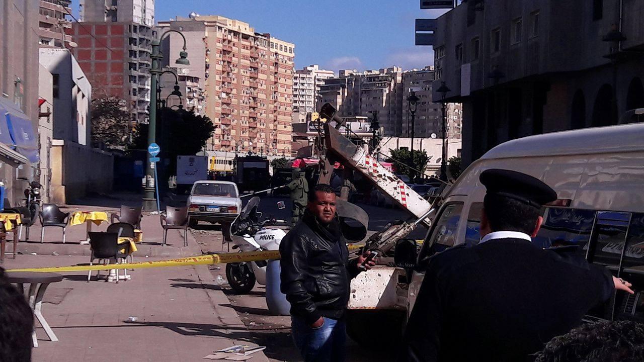 العثور على قنبلة بدائية في سيدي جابر.. و”المفرقعات” تبطل مفعولها