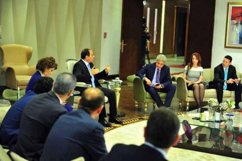 “هافينجتون بوست”: إعلام مصر بين الخوف من السلطة والتزلف لها