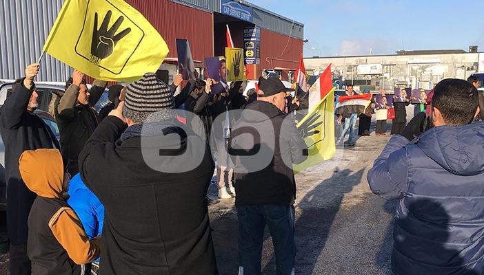 بالصور.. وقفة مناهضة لحكم العسكر بالسويد  في ذكرى 25  يناير