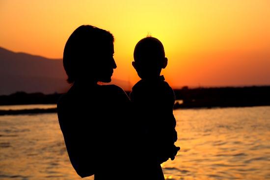 فتاة تثير الجدل بطلبها حيوانات منوية للحمل دون زواج مقابل حزمة دولارات