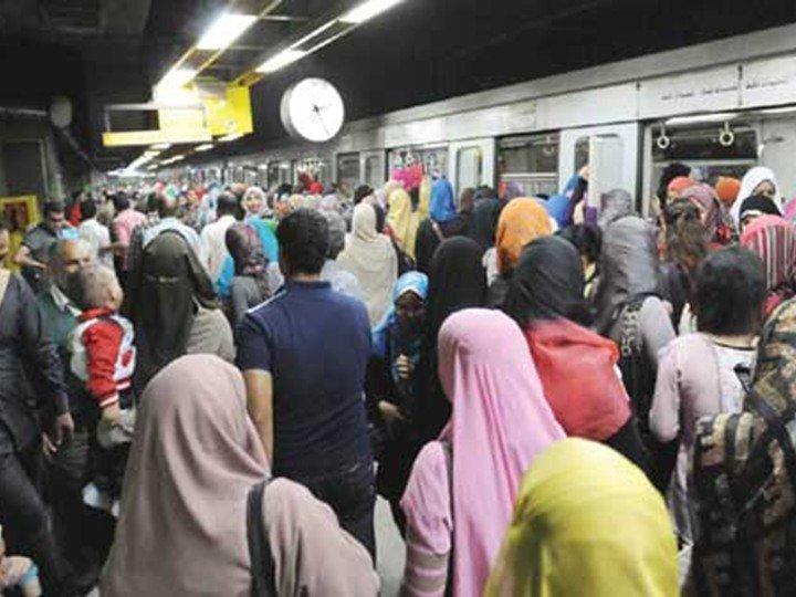 صباح اليوم.. انتحار مواطن تحت عجلات المترو في محطة المظلات