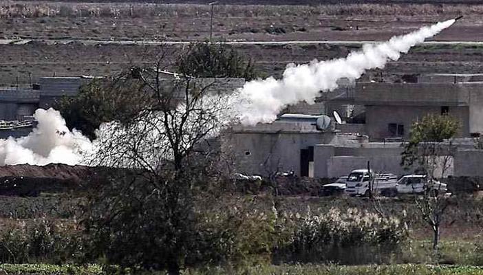 إصابة تركيين بصاروخ أطلق من سوريا