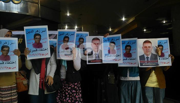 بالصور.. وقفة أسر الصحفيين المعتقلين في نقابة الصحفيين