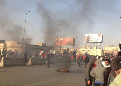 أولتراس أهلاوي يصل التحرير سيرا على قضبان المترو ويقطع كوبري أكتوبر