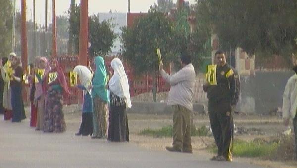 سلسلسة بشرية لـ ” طلاب ضد الانقلاب ” بدمنهور