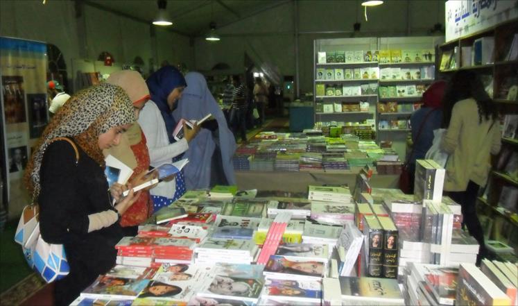 معرض الكتاب.. مخاوف الناشرين من إحجام القراء بسبب “التعويم”