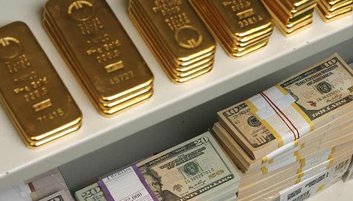 تراجع الدولار بالسوق السوداء وارتفاع طفيف بأسعار الذهب