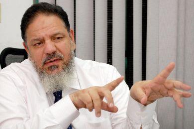 منتصر الزيات : الأقفاص الزجاجية دليل غياب العدالة