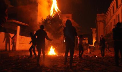 وصول سيارتين إطفاء إلى محيط مجلس الوزراء تحسبا لنشوب حرائق جديدة