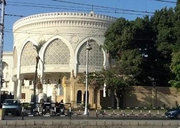 نصب منصات عملاقة أمام قصر الاتحادية للاحتفال بذكرى الثورة