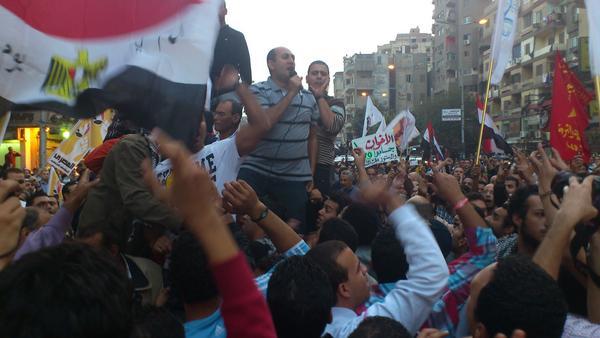 انطلاق مسيرة دوران شبرا بهتاف ” الشعب يريد إسقاط النظام “