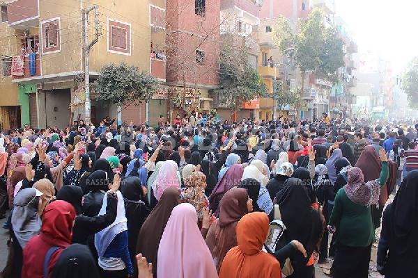 مسيرة لثوار المنيا ضد حكم العسكر، والأمن يقتل مشاهدا أمام منزله