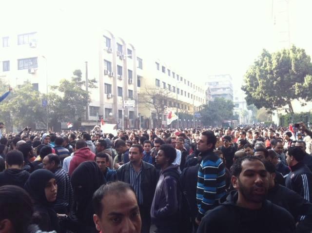 أنباء عن ارتقاء 3 شهداء وإصابة العشرات بميدان”الأوبرا”