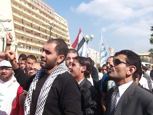 المئات بشوارع كفر الشيخ يطالبون باستكمال مطالب الثورة