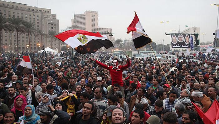 بالفيديو.. أشهر هتافات وأغاني 2011 الثورية من ميدان التحرير