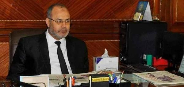 العشرات يحاولون اقتحام استراحة محافظ كفر الشيخ ويرشقونها بالحجارة