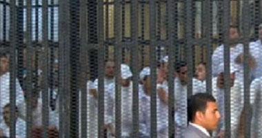 مشادات كلامية بين أهالي الشهداء”المذبحة” والأمن داخل قاعة المحكمة