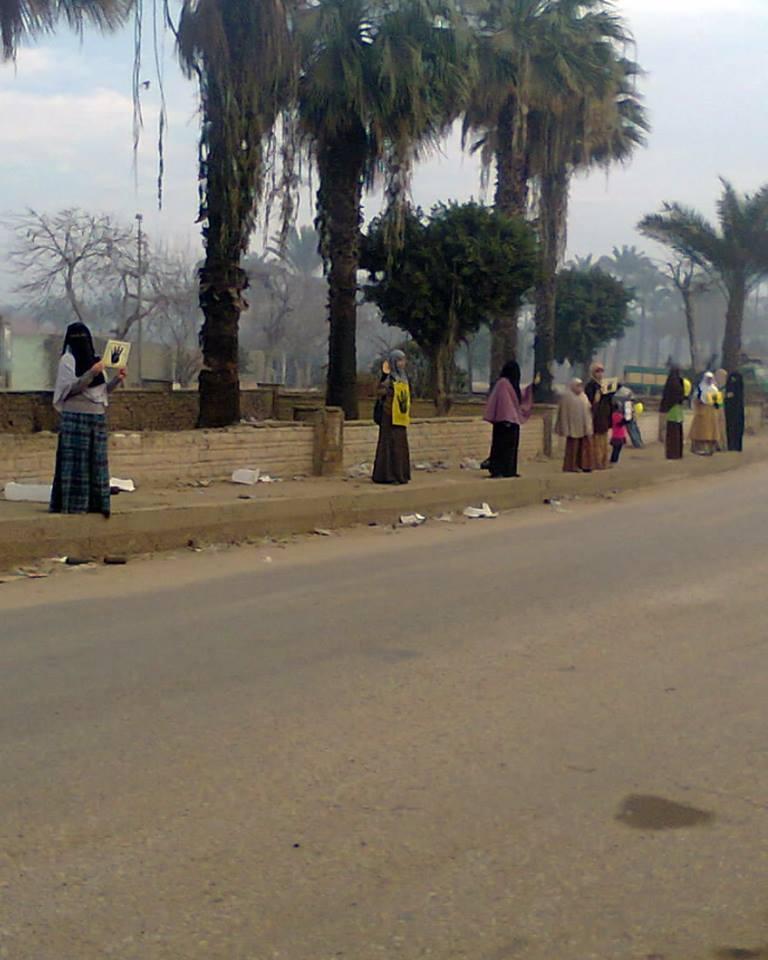 سلسلة بشرية لـ “٧ الصبح” بالجيزة تنديدا بجرائم الانقلاب