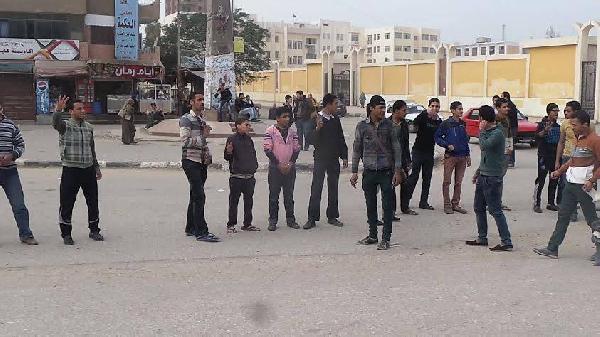 سلسلة بشرية بالفيوم رفضا للانقلاب العسكري