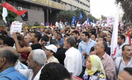 مسيرة “الشورى”  تهتف بإسقاط النظام و المشاركون يحملون المولوتوف