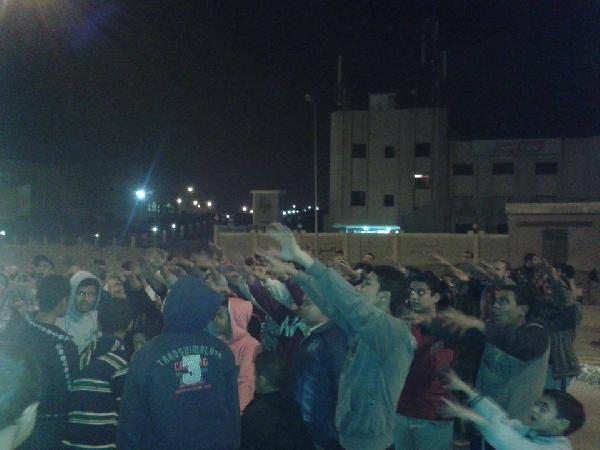 مسيرة ليلية بالشيخ زايد تطالب بالإفراج عن المعتقلين