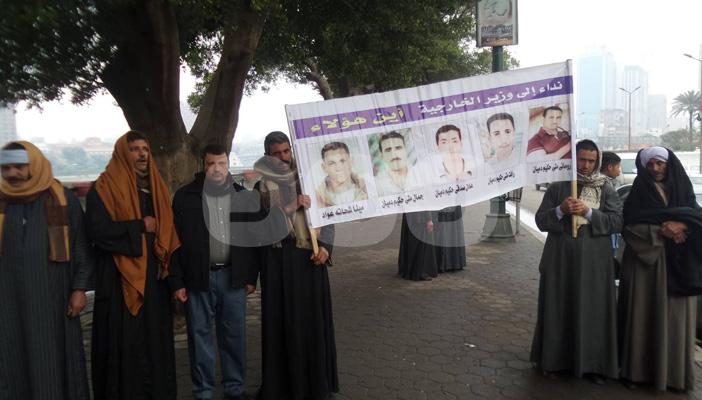 بالصور.. وقفة لأهالي الأقباط المختطفين في ليبيا أمام وزارة الخارجية