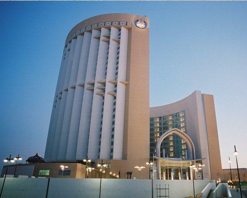 12 قتيلا في هجوم انتحاري استهدف رئيس الحكومة بطرابلس