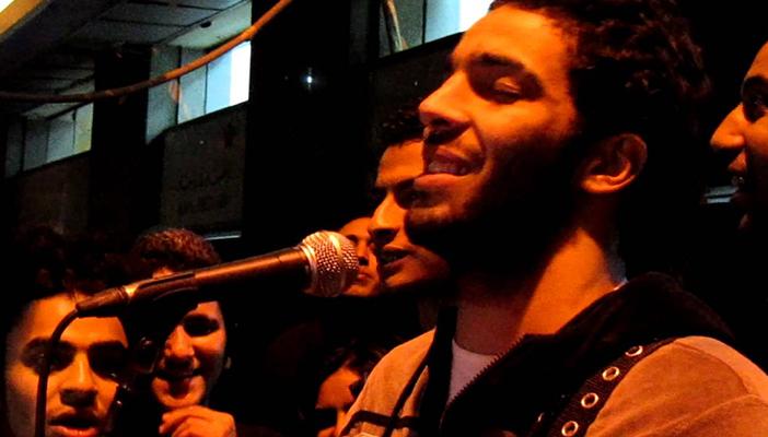 بالفيديو.. “دبورة وشورت وكاب” أغنية جديدة لـ”رامي عصام” في ذكرى الثورة