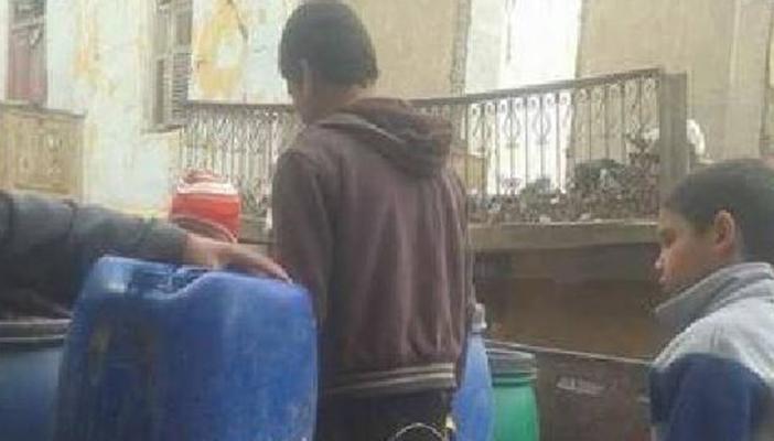 انقطاع المياه مستمر في قرى الفيوم.. ومواطنون: ولادنا هيموتوا من العطش