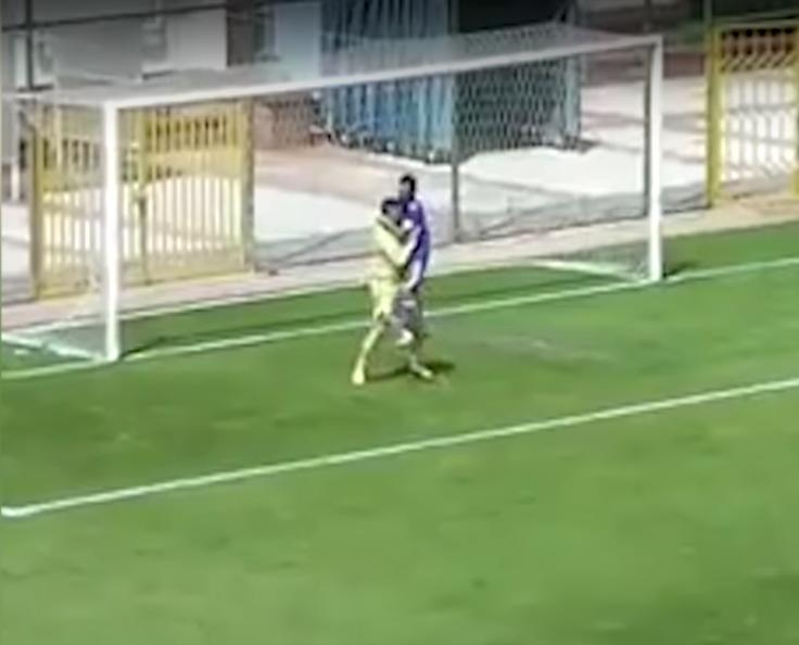 لن تشاهده إلا في فيلم كوميدي…أغبى هدف في العالم