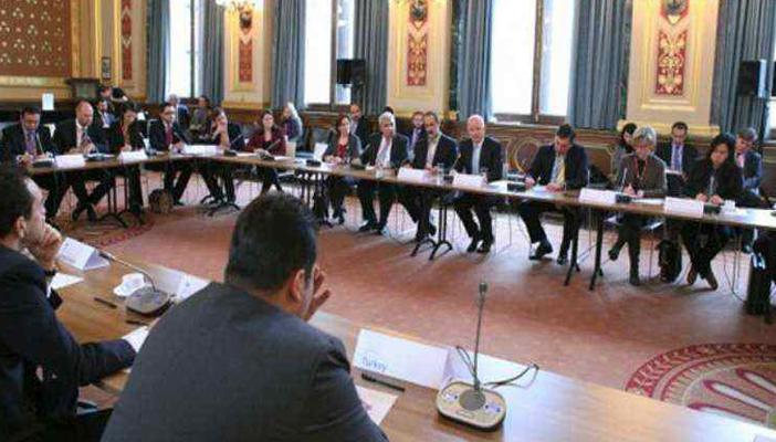 المعارضة السورية تؤجل قرارها بشأن المشاركة في مفاوضات جنيف