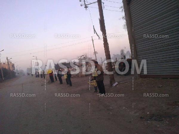 سلسلة بشرية بميت غمر رفضا لمحاكمة “مرسي”