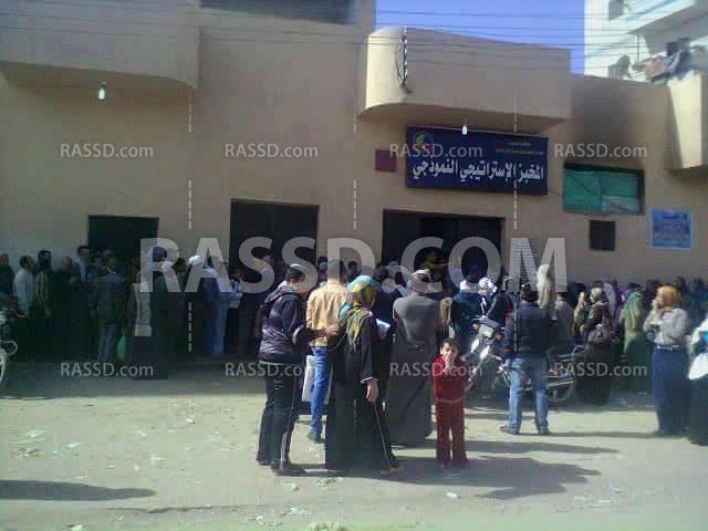 المعاناة مستمرة في “إيتاي البارود” للحصول على الخبز