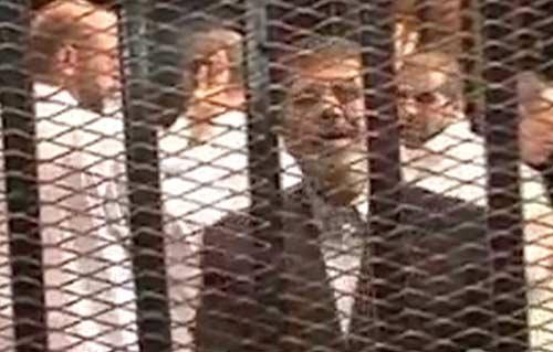 مرسى :أنا الرئيس الشرعى للبلاد والمحاكمة باطلة