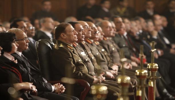 دولة قانون الجيش .. كيف تضمن ولاء قياداتها ؟